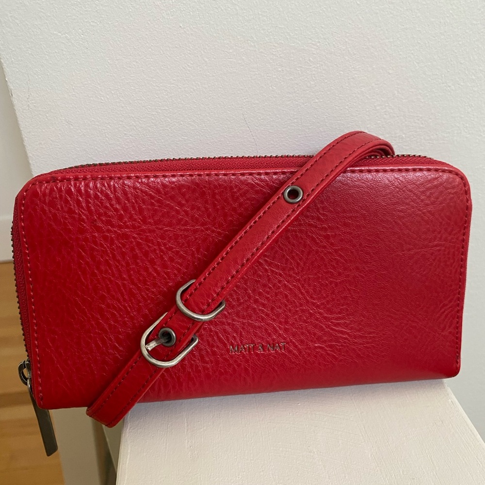 Matt and Nat crossbody vegan bag can be worn 3 ways